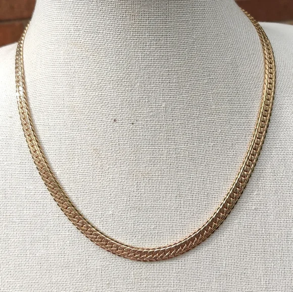 Vintage silky gold tone chain necklace - Picture 3 of 5